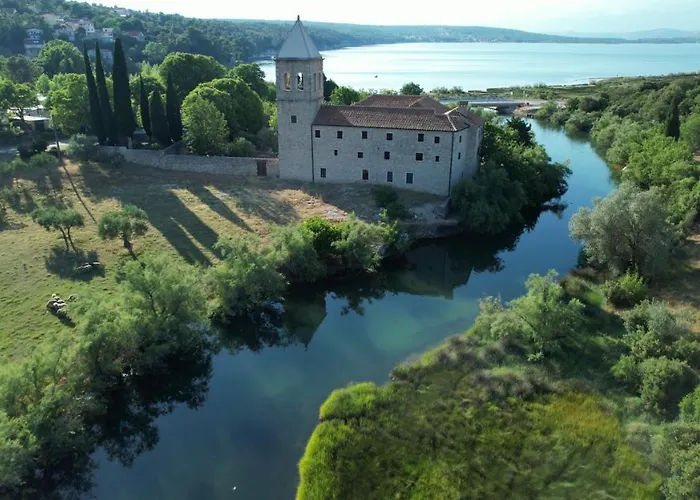 Stone House Skrivena