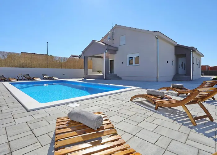 Holiday Home Fjaka With Swimming Pool