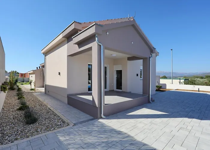 Holiday Home Fjaka With Swimming Pool