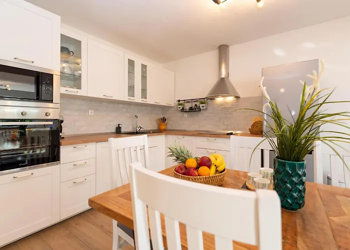 Stunning Home In Pridraga