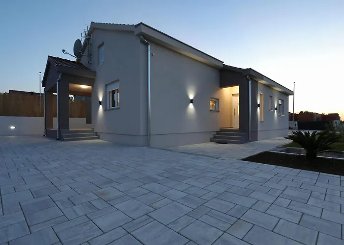 Fjaka Holiday Home